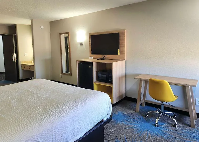 Days Inn & Suites By Wyndham New Iberia