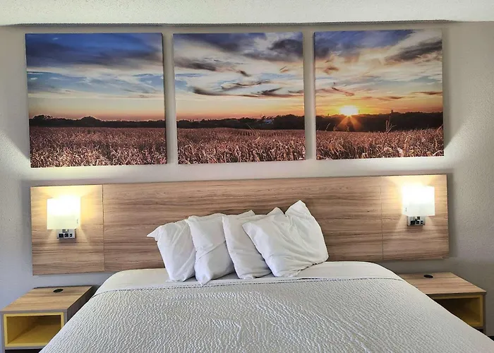 Days Inn & Suites By Wyndham New Iberia